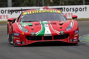 Ferrari ударила Corvette перед стартом «Ле-Мана». Пилот не видел, куда едет