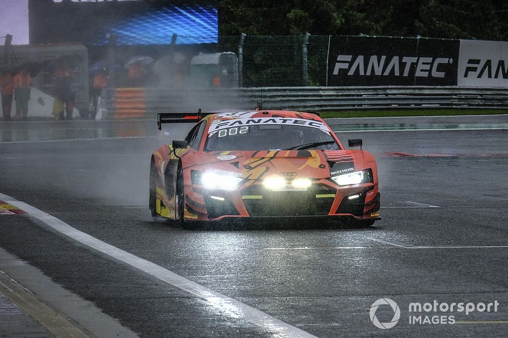Spa, 3a Ora: Audi-WRT balza al comando con la pioggia