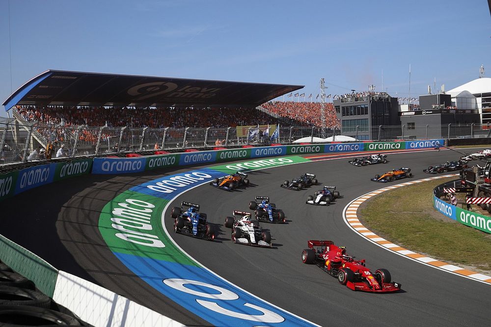 Carlos Sainz Jr., Ferrari SF21, Antonio Giovinazzi, Alfa Romeo Racing C41, Fernando Alonso, Alpine A521, Esteban Ocon, Alpine A521, and George Russell, Williams FW43B