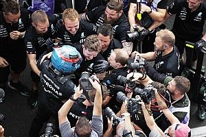 Russell verrast met pole voor GP van Hongarije, Verstappen op P10