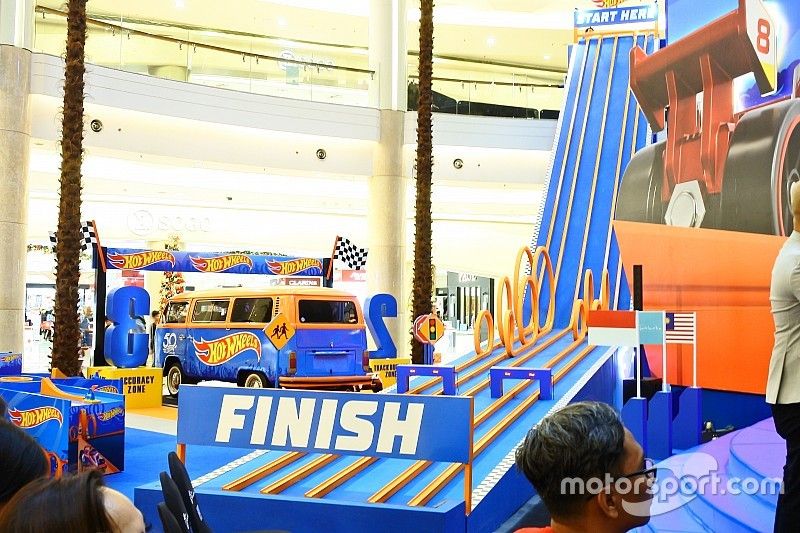 Liburan akhir tahun bersama trek Hot Wheels terpanjang