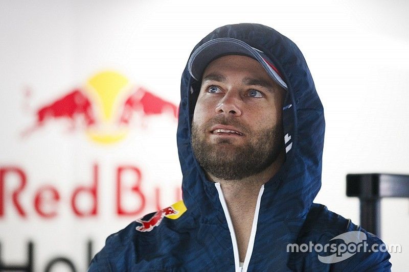 Van Gisbergen surprised by Tander Bathurst signing