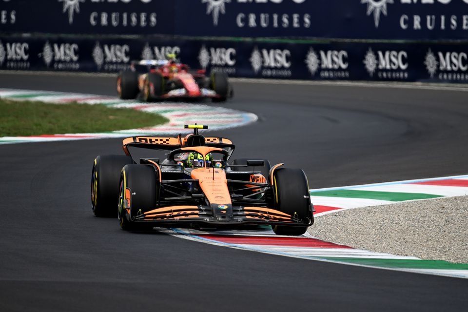 Lando Norris, McLaren MCL38, Carlos Sainz, Ferrari SF-24