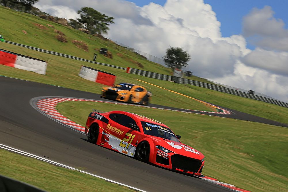 GT Sprint Race: Camilo/Teixeira lideram TL2 de sábado no Velocitta
