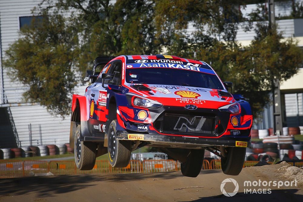 Neuville blames Portugal WRC crash on "too optimistic" pace note