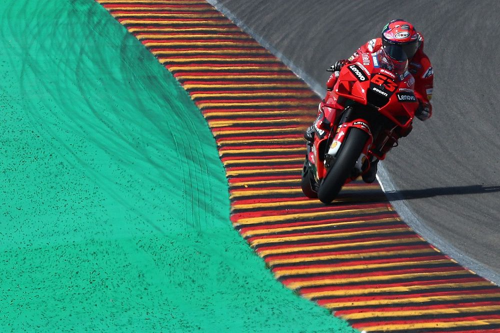 Bagnaia: "Parliamo di sicurezza poi tanti fanno come in Moto3"
