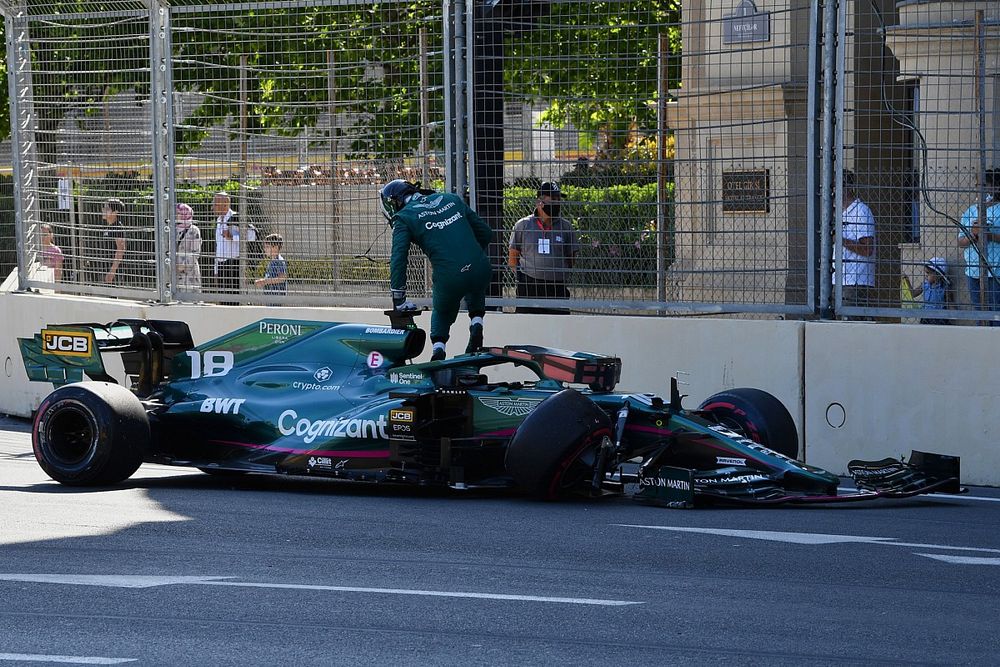 Lance Stroll, Aston Martin AMR21, crashes out during Qualifying