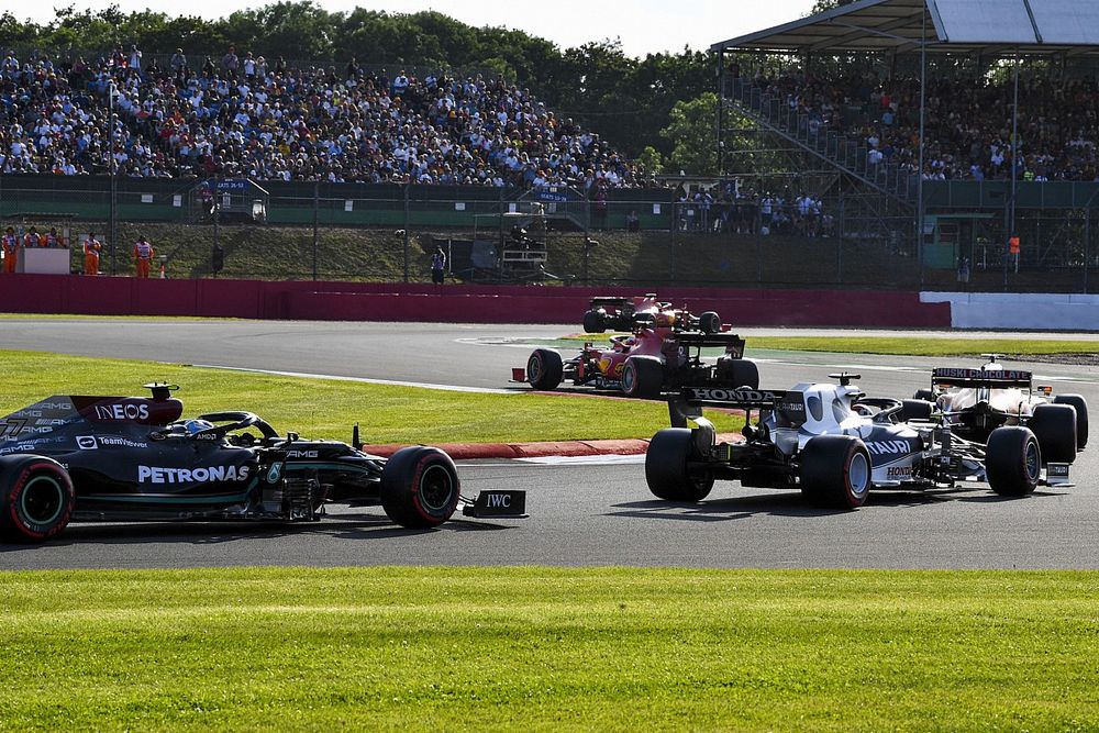 Yuki Tsunoda, AlphaTauri AT02, Valtteri Bottas, Mercedes W12