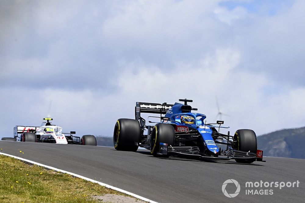 Alonso: Alpine car "much more alive" despite qualifying struggles