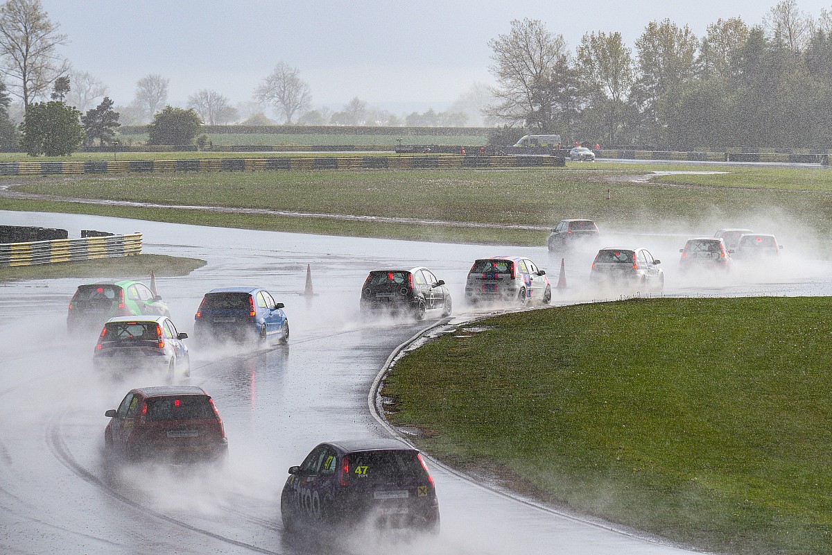 Drivers overcome the elements and British Hillclimb season begins