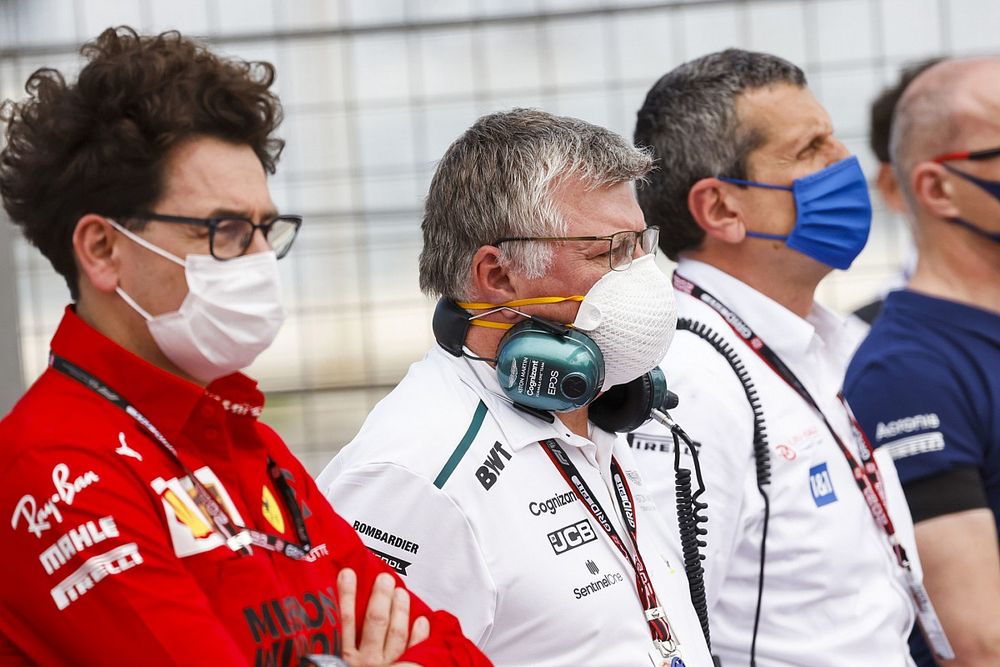 Mattia Binotto, Team Principal, Ferrari, Otmar Szafnauer, Team Principal and CEO, Aston Martin F1, Guenther Steiner, Team Principal, Haas F1, and others stand for a minutes silence for the late Mansour Ojjeh