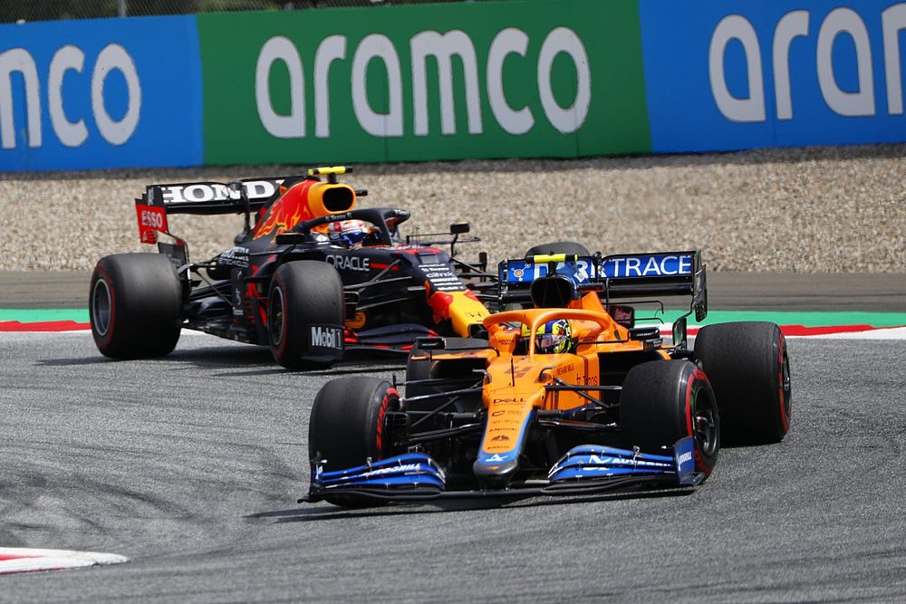 Lando Norris, McLaren MCL35M, Sergio Perez, Red Bull Racing RB16B