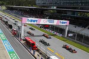 Minder radioverkeer tussen teams en FIA door uitzenden berichten