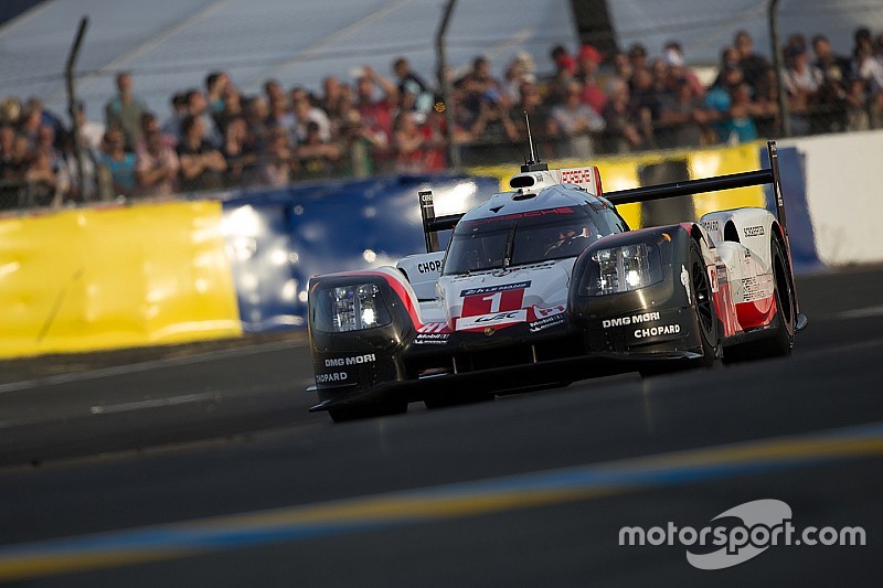 H+17 - Porsche en tête au crépuscule, deux LMP2 sur le podium