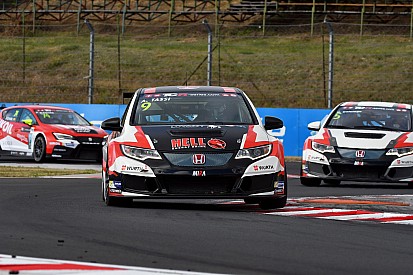 Таши выиграл обе гонки на домашнем этапе TCR