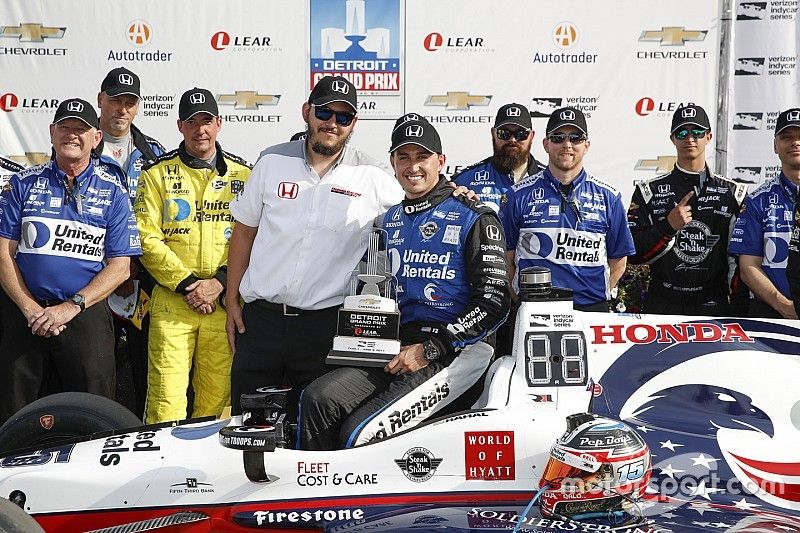 Race winner Graham Rahal, Rahal Letterman Lanigan Racing Honda and team