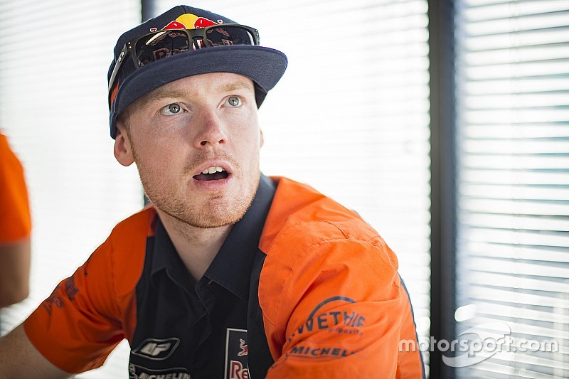 Cedera jari, Smith diragukan dapat tampil