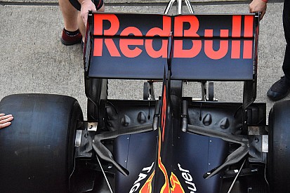 Nem csak dísznek vannak a Red Bull diffúzorán a lyukak