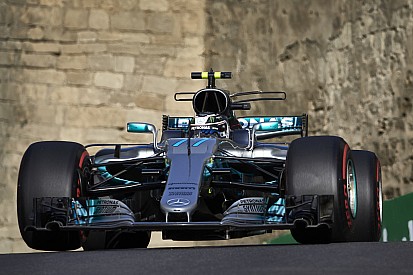 Bottas neemt de leiding in derde training, Verstappen valt stil met problemen