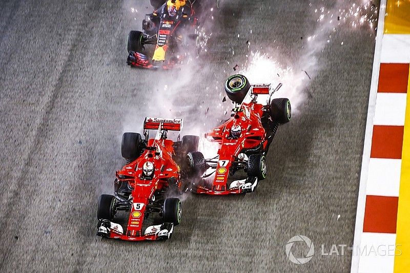 Sebastian Vettel, Ferrari SF70H, Max Verstappen, Red Bull Racing RB13, Kimi Raikkonen, Ferrari SF70H, se percutent au départ