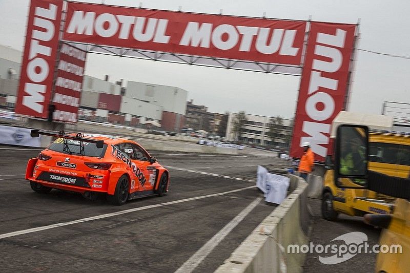 Motor Show, Seat Leon Cup: Bettera sbatte, tutto facile per Giacon