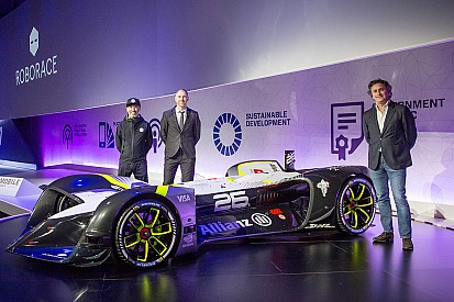 Roborace dévoile physiquement son prototype Robocar