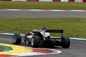 Jake Hughes először tudott nyerni az F3-ban a második nürburgringi futamon