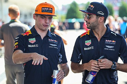Verstappen, Ricciardo'nun Red Bull'da kalmasını umuyor