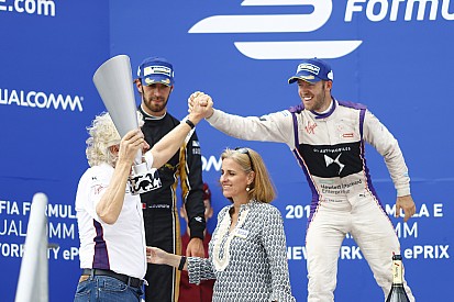 Formula E: tülekedés és Bird győzelme New Yorkban