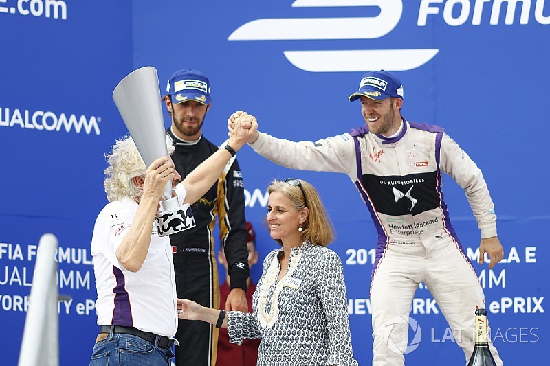 Formula E: tülekedés és Bird győzelme New Yorkban