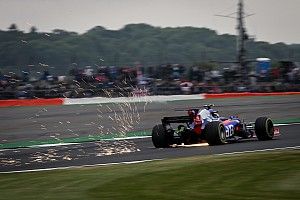 Sainz tras su toque con Kvyat: "Ha hecho un gran trabajo"