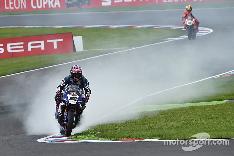 Fotogallery: Lowes rompe il motore e Bradl cade sul suo olio