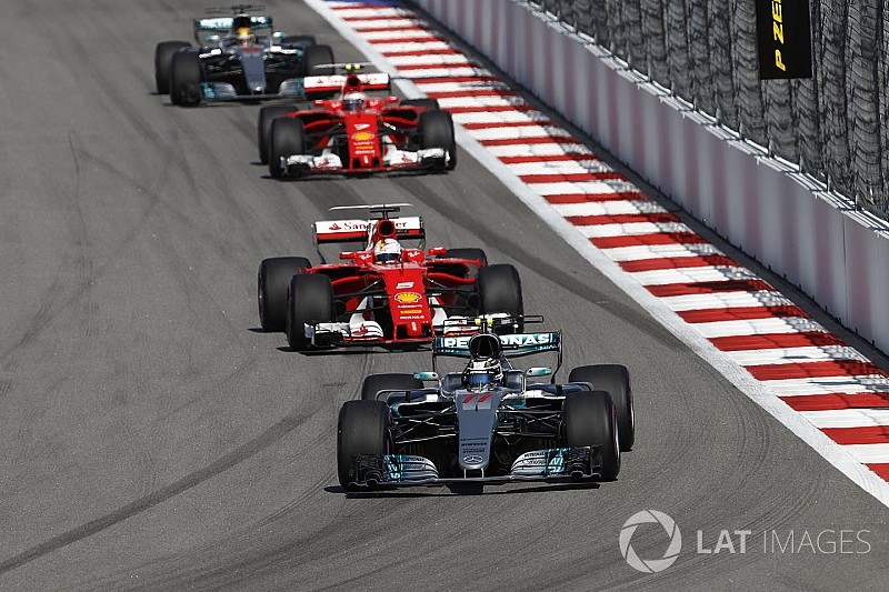 Очень быстрый год: как Mercedes и Ferrari переписывали историю трасс