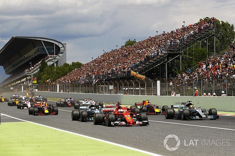 Lewis Hamilton, Mercedes AMG F1 W08, Sebastian Vettel, Ferrari SF70H, leiden na de start