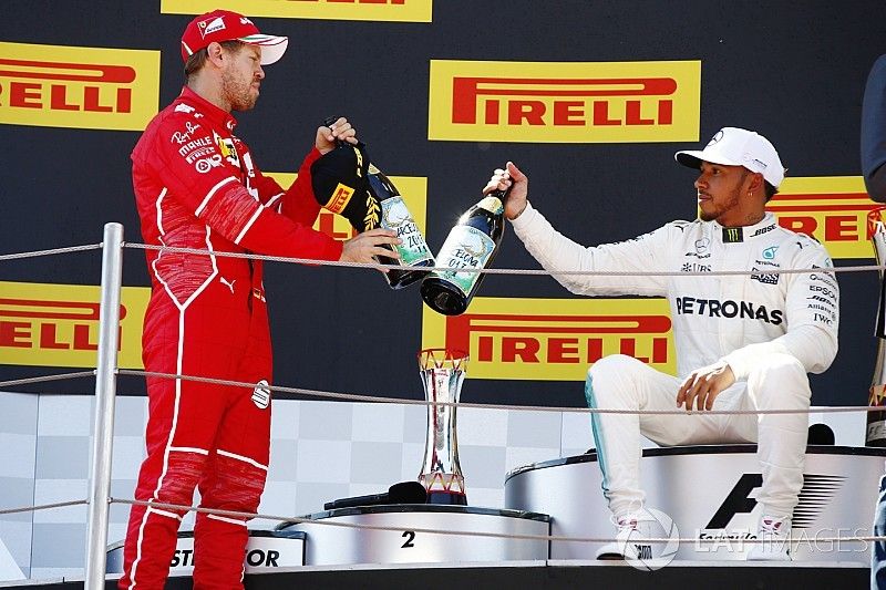 Podium : le deuxième, Sebastian Vettel, Ferrari, le vainqueur Lewis Hamilton, Mercedes AMG F1