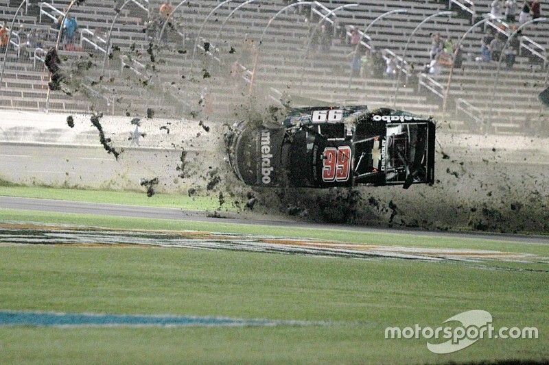 Fotostrecke: Crash von Timothy Peters bei Truck-Rennen
