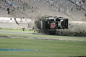 Fotostrecke: Crash von Timothy Peters bei Truck-Rennen