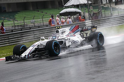 Szenzációs F1-es felvételek az esős Malajziából
