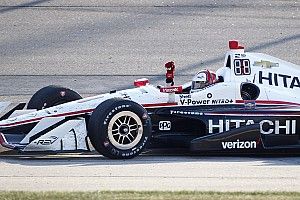 Кастроневес одержал победу в гонке IndyCar в Айове, Алешин сошел