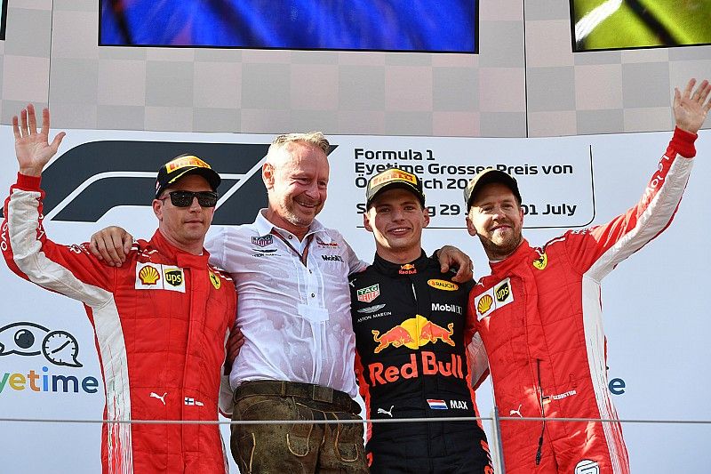 Podium: winnaar Max Verstappen, Red Bull Racing, nummer twee Kimi Raikkonen, Ferrari, nummer drie Sebastian Vettel, Ferrari