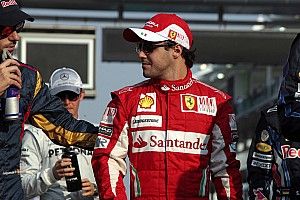Így kell driftelni egy F1-es autóval: figyeljétek a rezonanciát (videó)