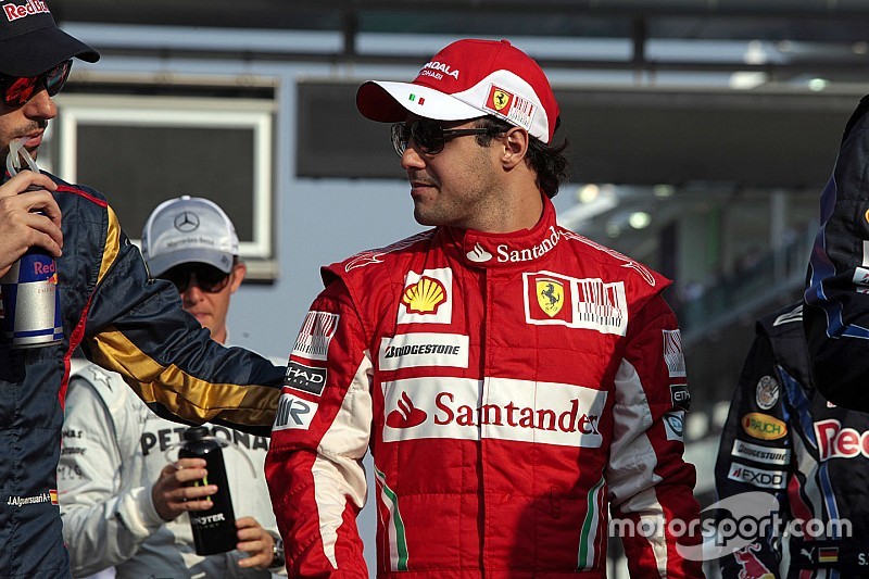 Így kell driftelni egy F1-es autóval: figyeljétek a rezonanciát (videó)