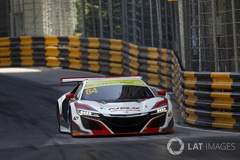 Van der Zande geeft Honda NSX vuurdoop in Macau: “Een levendig beestje!”