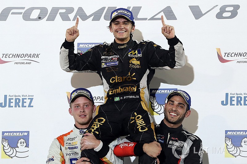 Pietro Fittipaldi é 2º no Bahrein e conquista título da F-V8