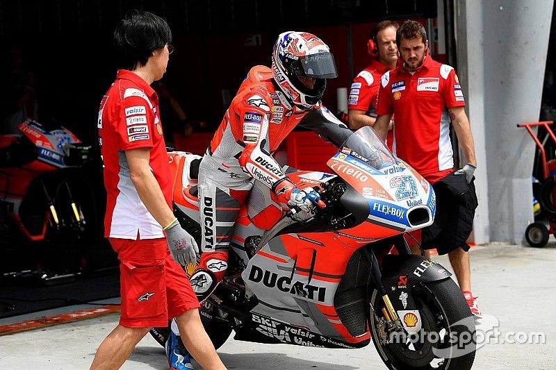 Stoner: "Non ha senso fare i test su questa pista in queste condizioni"