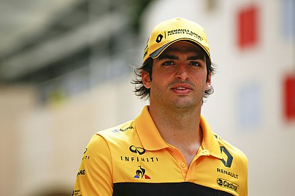 Sainz claims “poisoned” banana caused Melbourne sickness