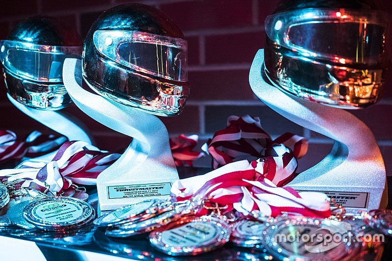 F1 eSpor'da şampiyonlar ödüllerini aldı