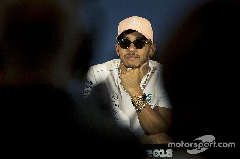 Lewis Hamilton, Mercedes-AMG F1 en la conferencia de prensa