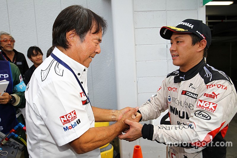 逆境を跳ね返す圧巻の独走劇で関口雄飛が今季2勝目