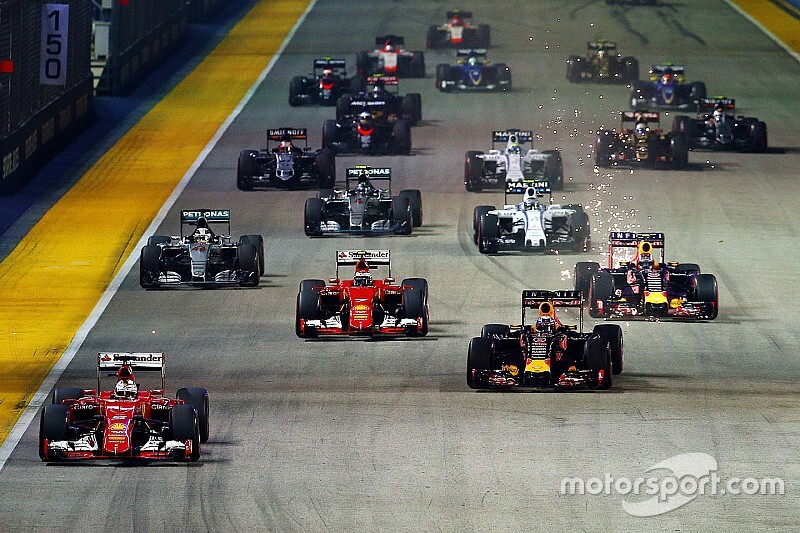 Vettel éneklése Szingapúrból: vajon most fog? (videó)